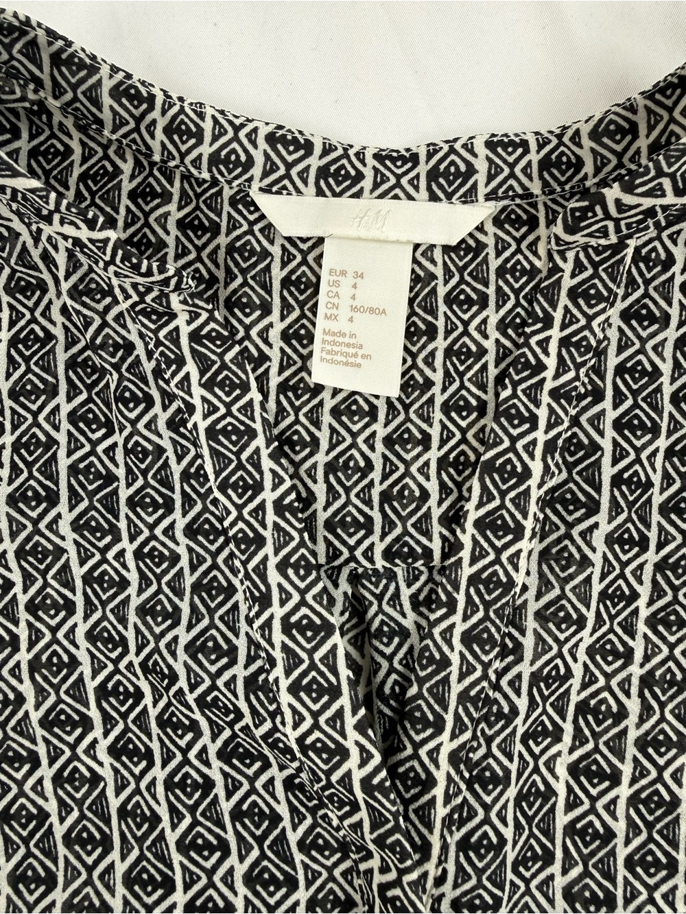 H&M Black & White Sleeveless Henley Print Tank - Picture 4 of 5